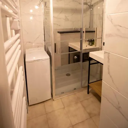 Modern Apt With Garden Terrace Wifi In Apartman